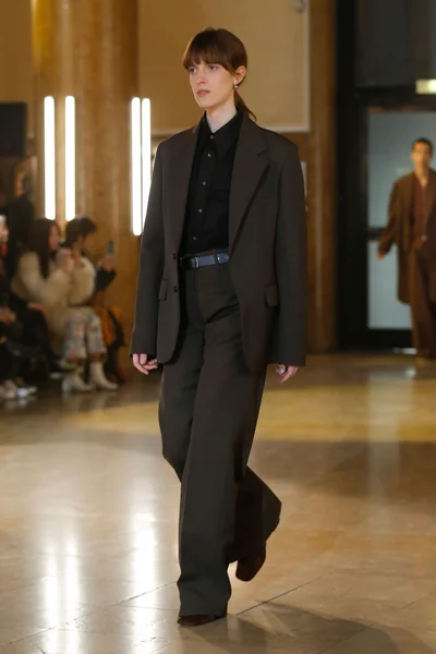 Look 30